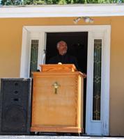 Dallas County churches take pulpits outside to worship during the COVID-19 quarantine