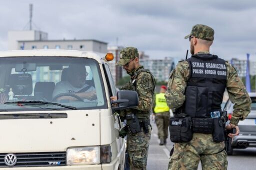 Poland starts border checks with Germany in anti-migrant clampdown