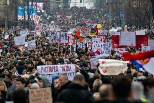 Serbians strike in protest over fatal roof collapse