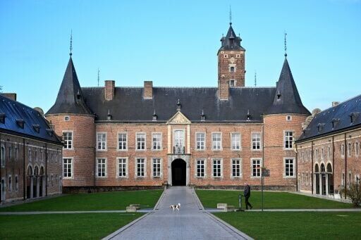 EU leaders will meet at a Belgian castle on Thursday on how to rescue the European economy