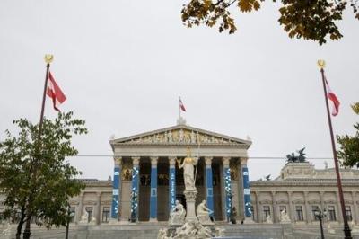 Austrian lawmakers have approved a headscarf ban for girls in schools