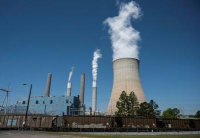 Trump admin aims to loosen power plant emissions rules
