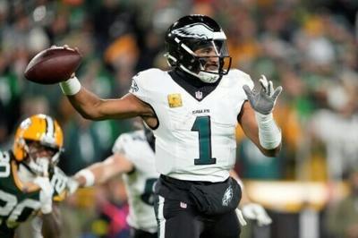 Jalen Hurts sparked the Philadelphia Eagles to a 10-7 NFL victory at Green Bay