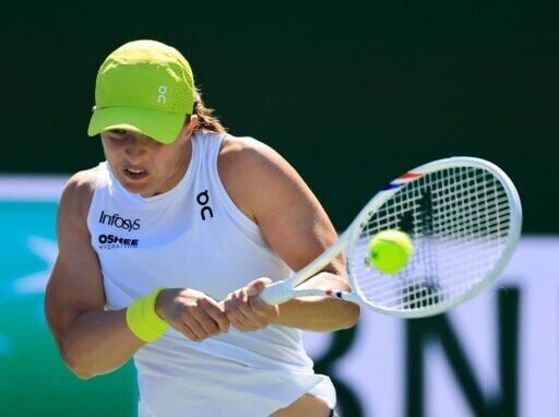 Swiatek, Medvedev sprint into Indian Wells fourth round