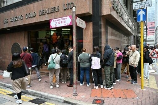 A line outside a gold dealer in Hong Kong this week