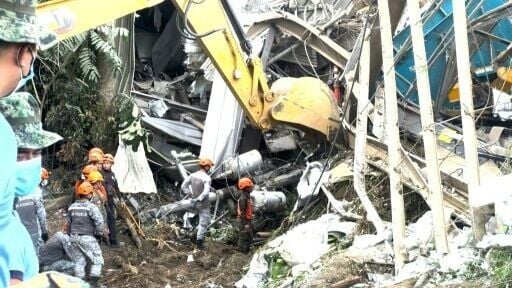 Philippines: Rescue workers search for dozens missing after landfill collapse