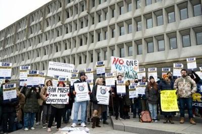 US federal agencies ordered to prepare major job cuts