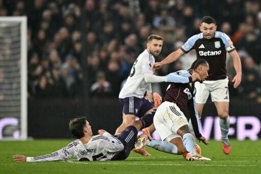 Manchester United meet Aston Villa in a vital top-four clash