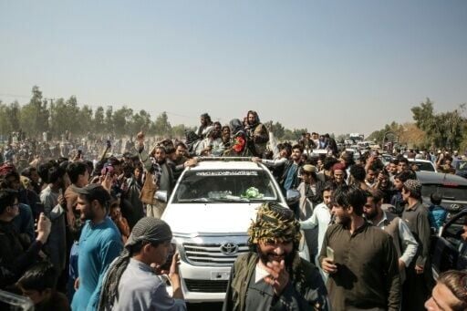 Afghans surround Taliban security forces in Jalalabad