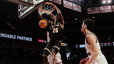 Mitchell dunks against South Carolina (copy)