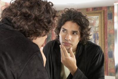 Many of the behaviors involved in looksmaxxing are also symptoms of eating disorders.