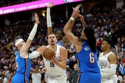 Jokic, Strawther star as Nuggets down Thunder to tie series