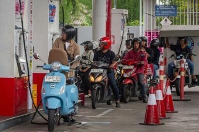 The government says it wouls not increase the price of fuel, which is heavily subsidised in Indonesia