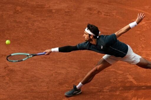 Swiatek and Sabalenka set up French Open semi-final clash as Alcaraz sweeps through