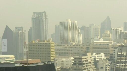 Bangkok air pollution forces 352 schools to close