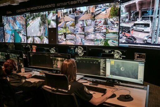 The Smart Sampa system relies not only on street cameras but also on cameras in public buildings -- including health centers -- and private buildings that agree to participate