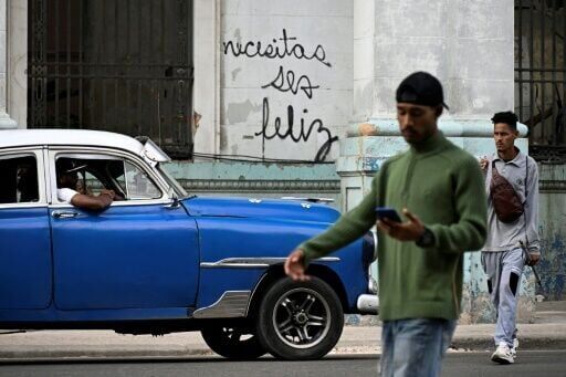 'You need to be happy': graffiti encourages Cuban self-reflection