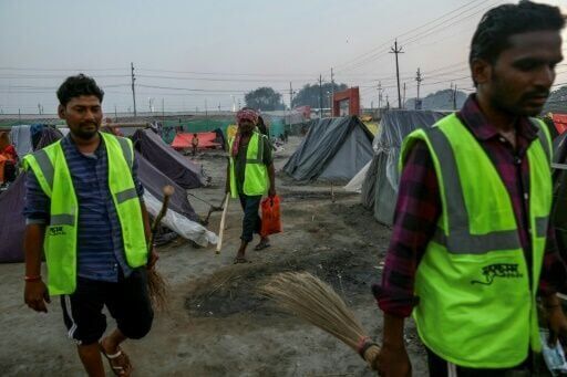 India's outcast toilet cleaners keeping Hindu festival going