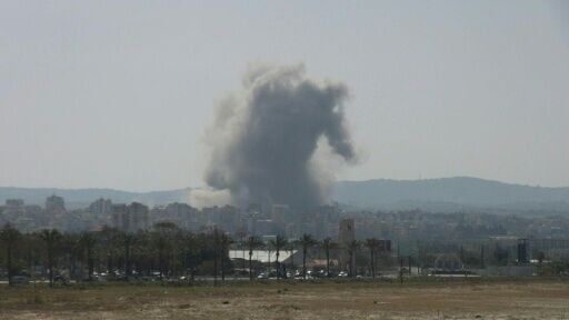 Smoke billows as Israeli strikes near south Lebanon city