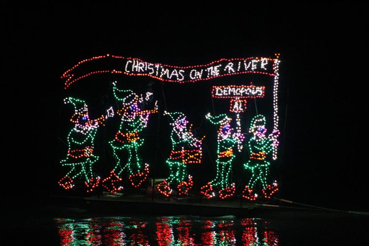 Christmas on the River in Demopolis draws good crowd despite rain