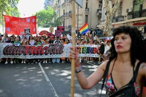 Thousands of Argentines march in defense of diversity
