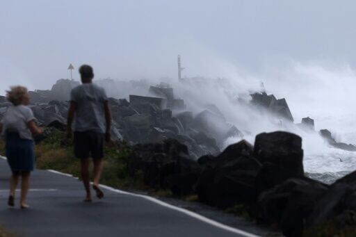 Australia readies as cyclone veers towards eastern coast
