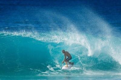 Surf star Slater pays tribute as Quiksilver co-founder Green dies
