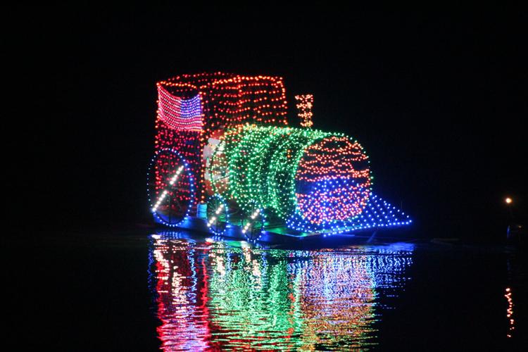 Christmas on the River in Demopolis draws good crowd despite rain