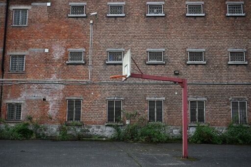 A charity offers tours of a disused prison in Brussels to highlight the dire situation