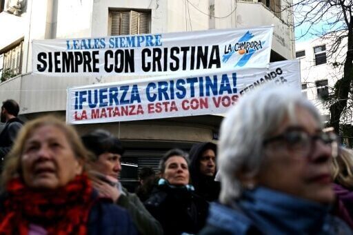 Argentine ex-president Kirchner begins six-year term under house arrest