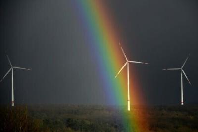 EU says 'well on track' to reach 2030 climate targets