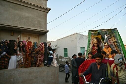 In a Pakistan desert town, Holi and Ramadan come together