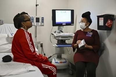 Pig kidney removed from US transplant patient, but she set record