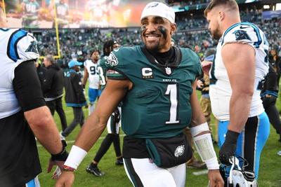 Report: Eagles QB Jalen Hurts has broken finger on left hand