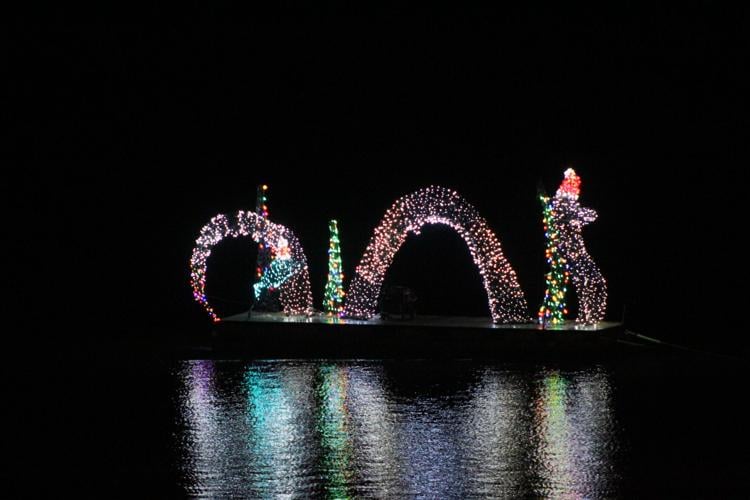 Christmas on the River in Demopolis draws good crowd despite rain