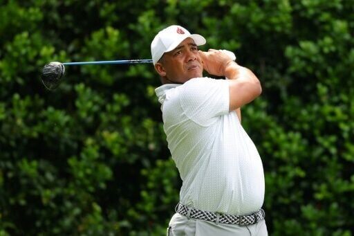 Venezuelan Vegas birdies five of last six to grab PGA lead