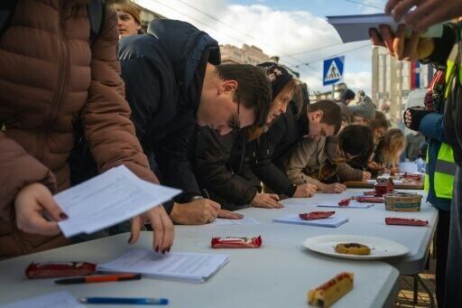 students egnaged passers-by at the stands, collecting their signatures and contact details