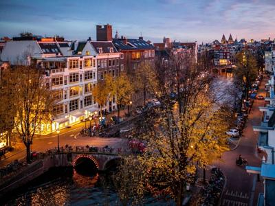 emperor canal amsterdam at night.jpg