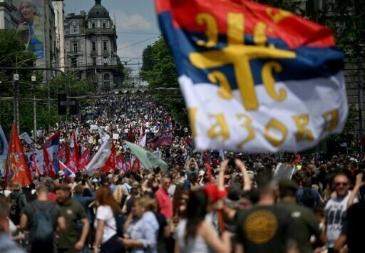 Serbian students, unions join forces to pressure government