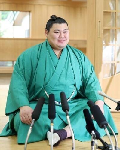 Onosato, 24, promoted to sumo grand champion in record time