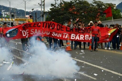 The candidate of the ruling Libre party is lagging in third place in Honduras's election count, prompting demonstrations by her supporters