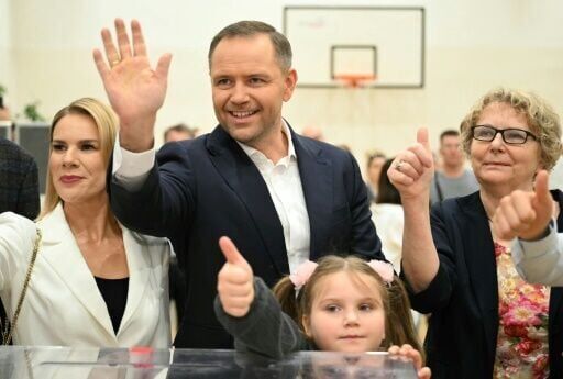 Polish PM calls confidence vote after nationalist wins presidency
