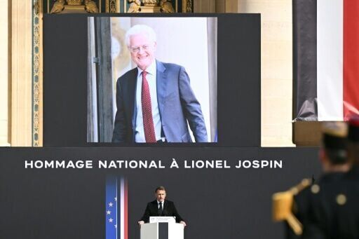 Lionel Jospin, who introduced the 35-hour work week and civil partnerships for gay couples when he was head of government from 1997 to 2002, died on Sunday aged 88
