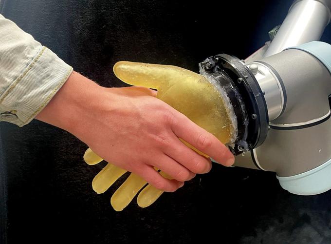 New synthetic “skin” gives robots the human touch