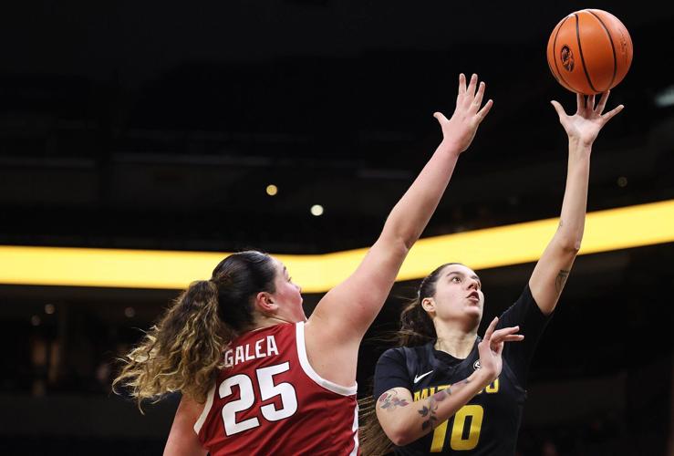 Mizzou forward Jordana Reisma (10) attempts a layup