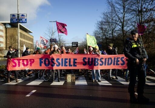 Dutch police detain hundreds at climate protest