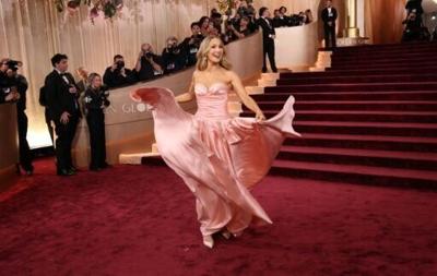 US comedian Nikki Glaser hosted the Golden Globes for the second year running, but fewer people tuned in to watch the broadcast, according to Nielsen data