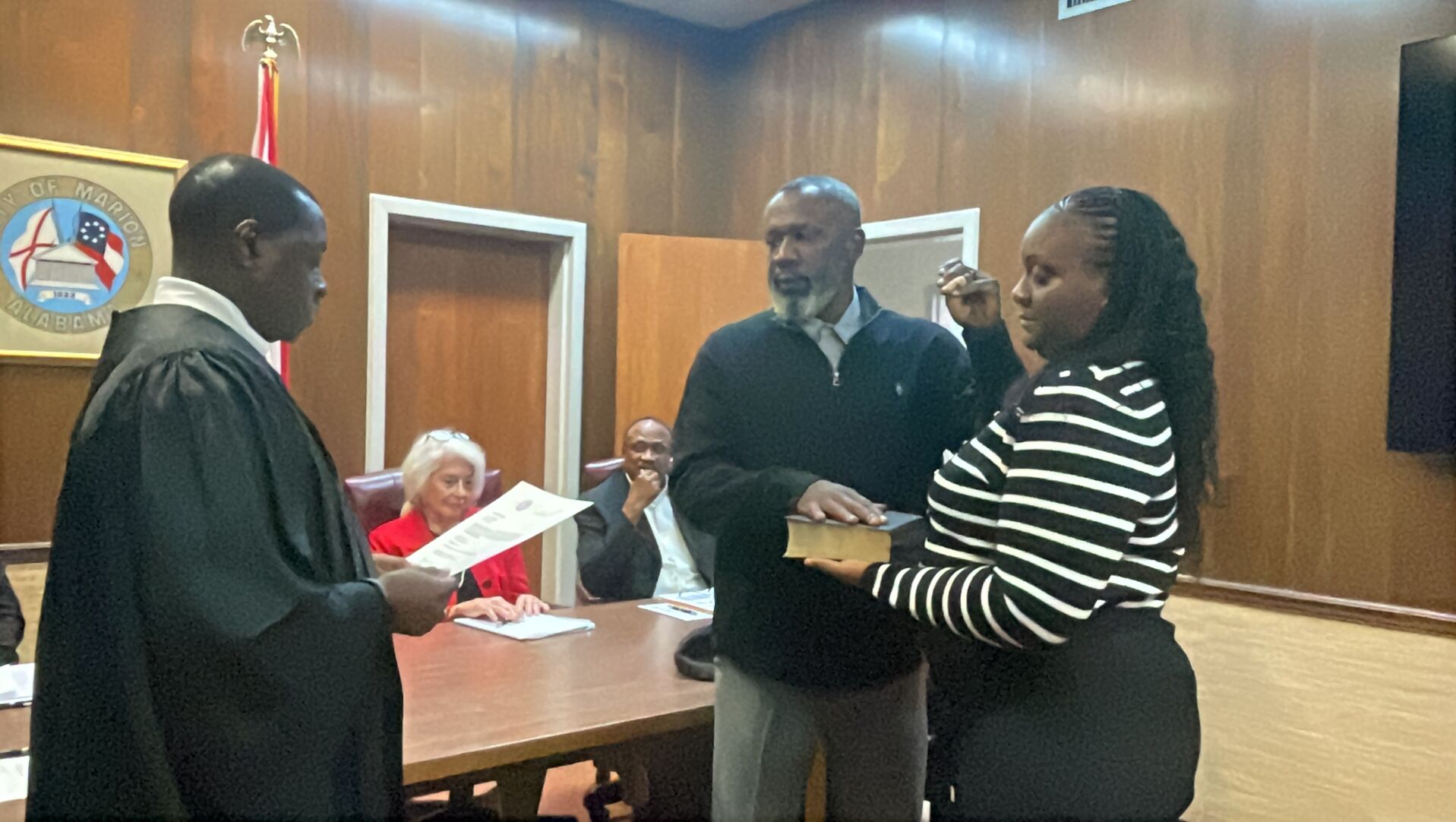 Tommy Kennie sworn in to Marion's District 2 council seat