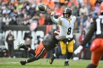 Cleveland's Alex Wright tackles Pittsburgh's Aaron Rodgers as he makes a pass in the Browns' 13-6 NFL victory over the Steelers