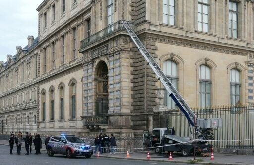 The robbery at the Louvre using an truck with an extendable platform took place in broad daylight on October 19